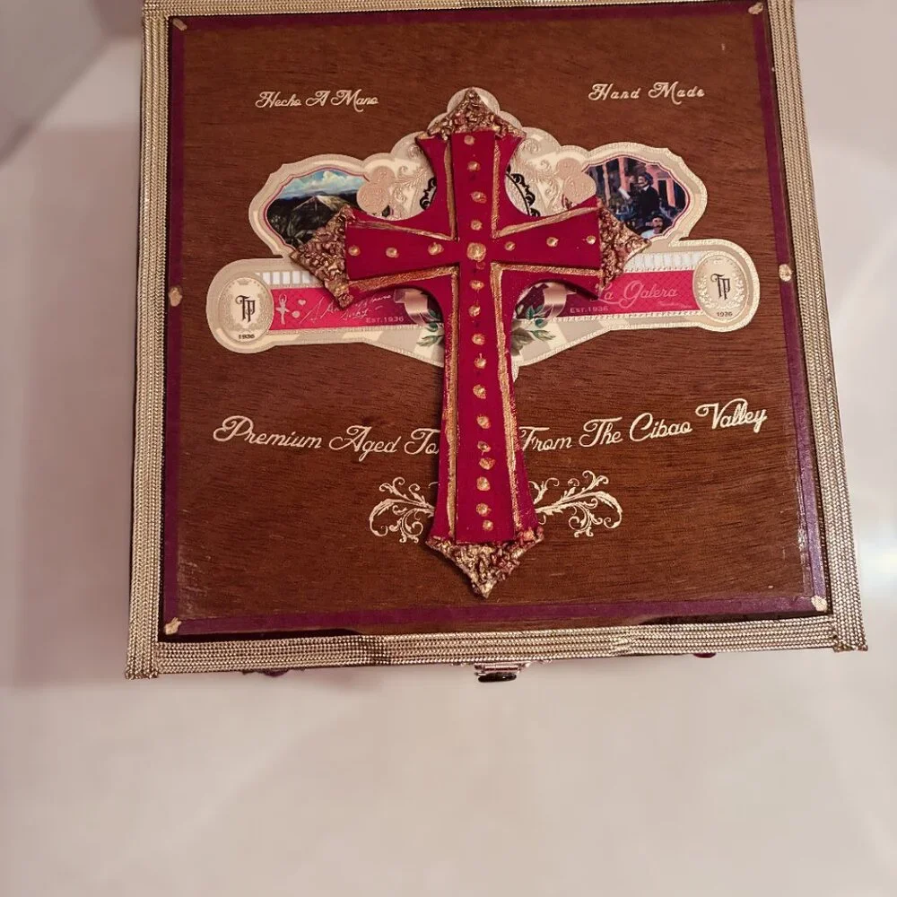 SUEÑOS de Saundra Upcycled, Le Galera Cigar Box, ARTFUL STORAGE